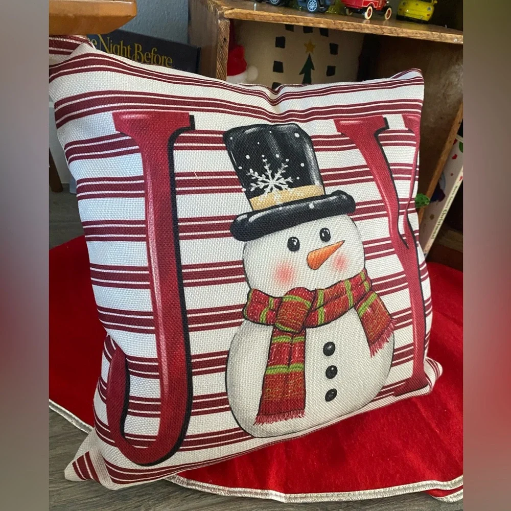 Festive Snowman Holiday Pillow NWT ⛄️